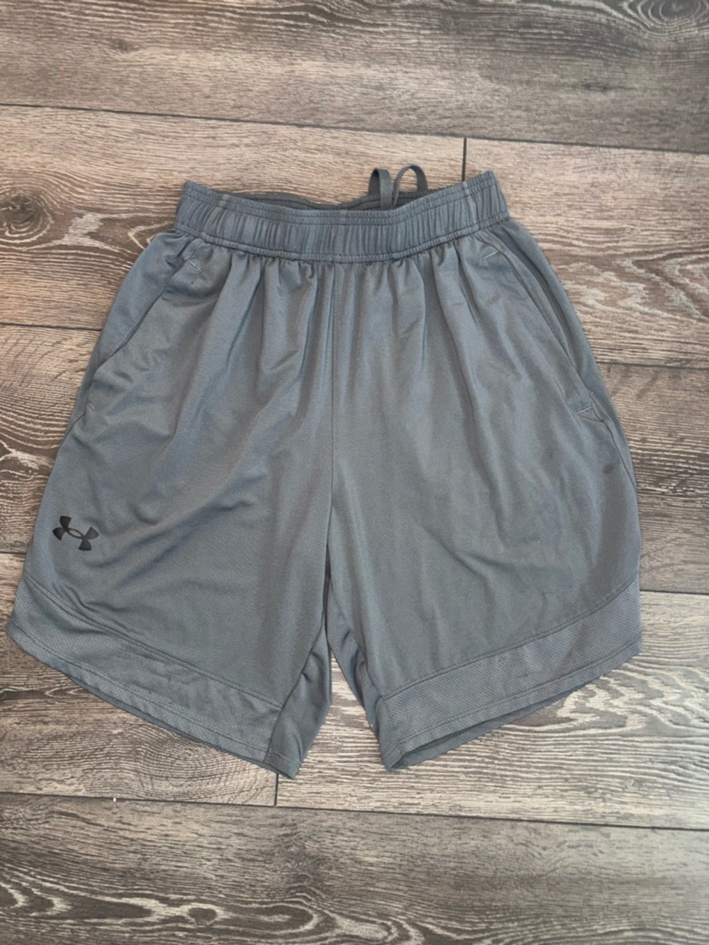 Under‎ Armour Men’s Small Gray Athletic Shorts
